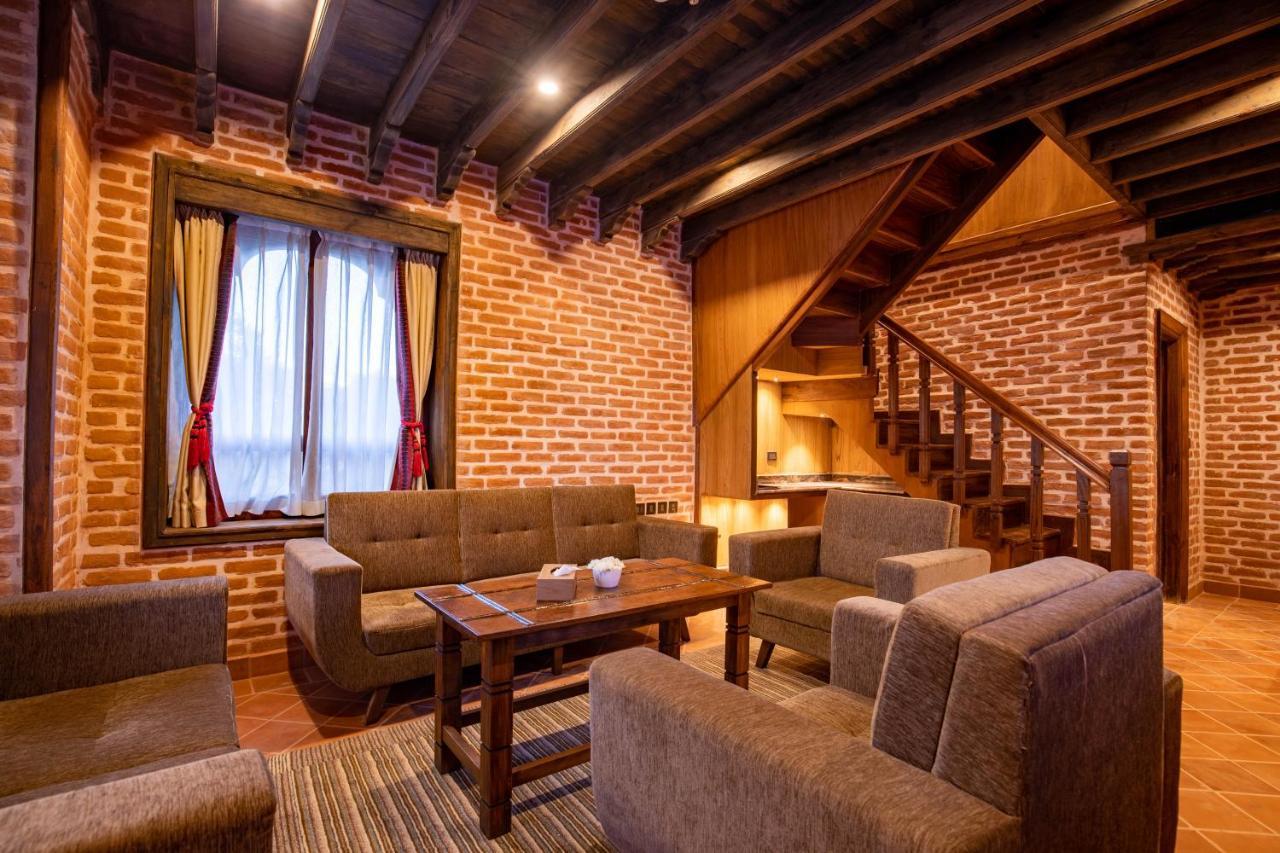 Basera Boutique Hotel Catmandu Exterior foto Interior of the hotel