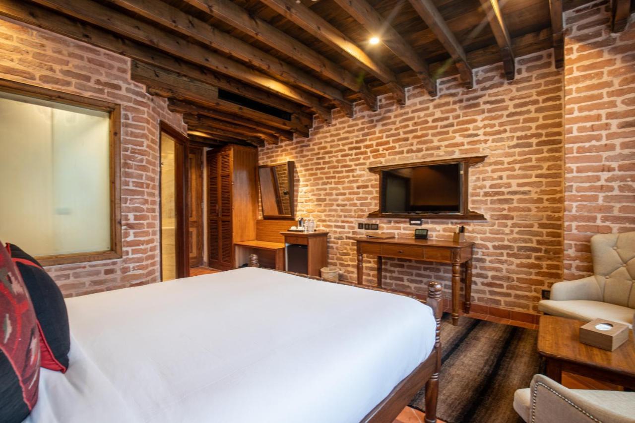 Basera Boutique Hotel Catmandu Exterior foto A room at the hotel