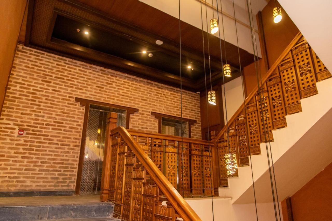 Basera Boutique Hotel Catmandu Exterior foto Interior of the hotel