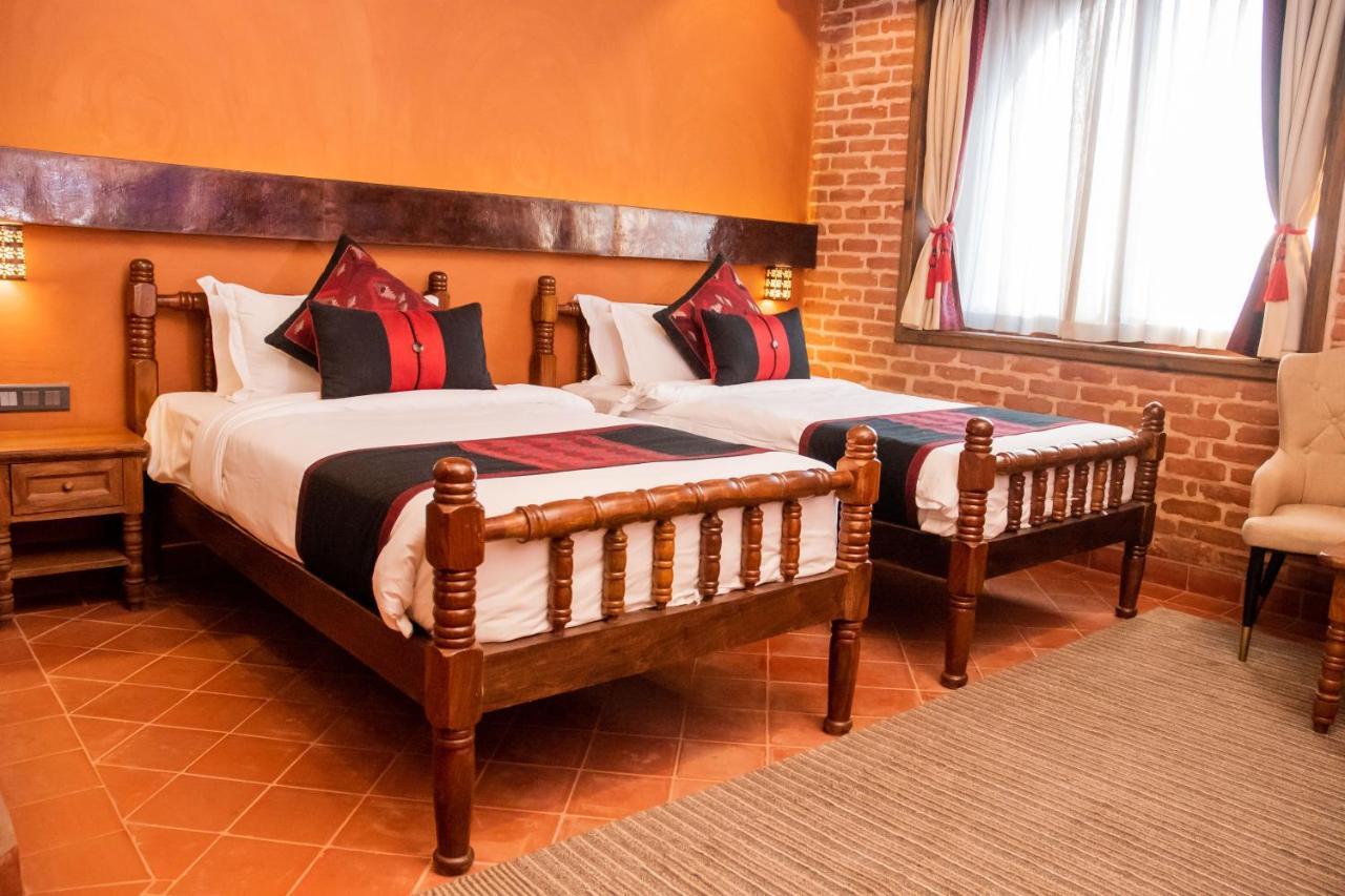 Basera Boutique Hotel Catmandu Exterior foto A room at the hotel