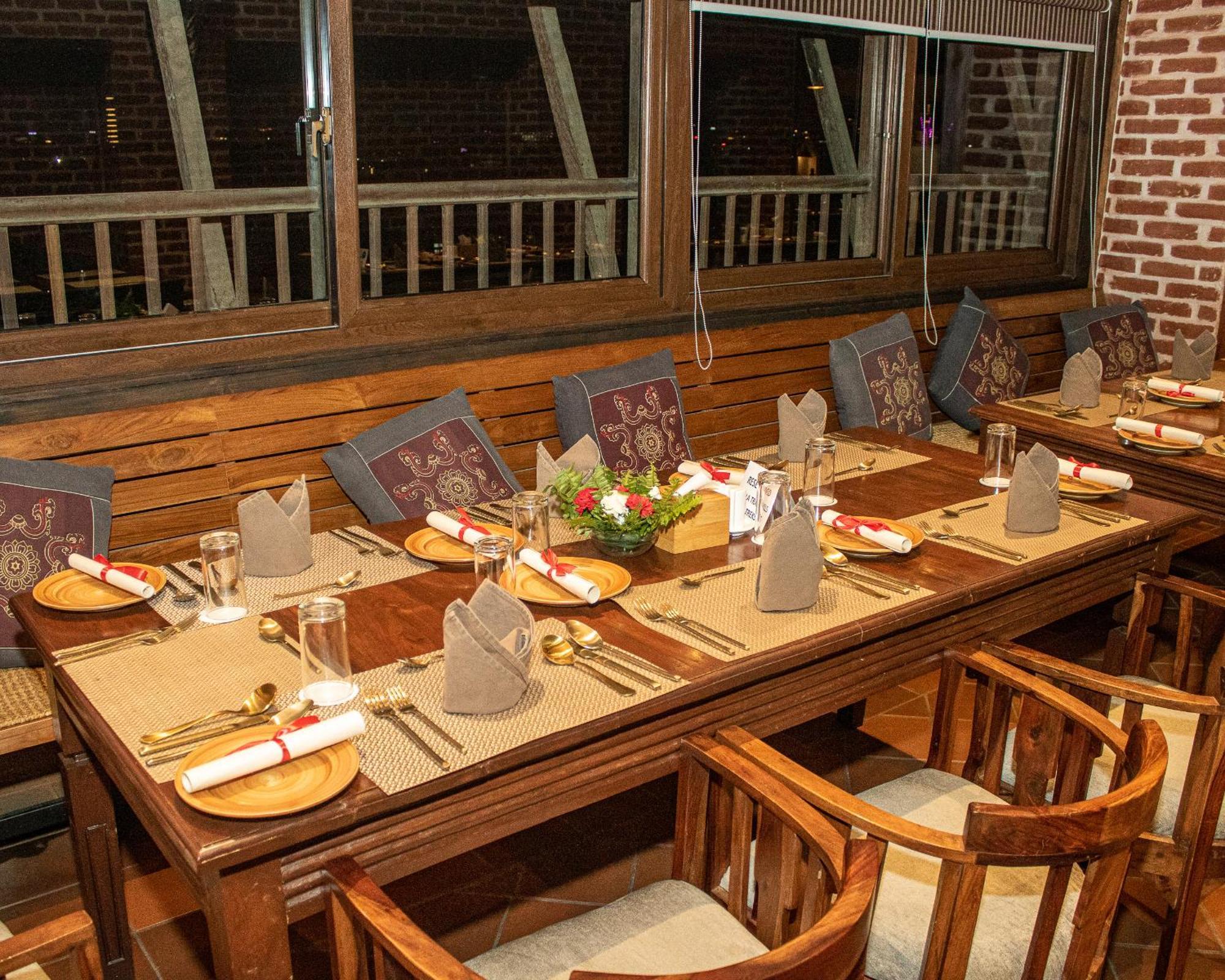 Basera Boutique Hotel Catmandu Exterior foto A restaurant in India